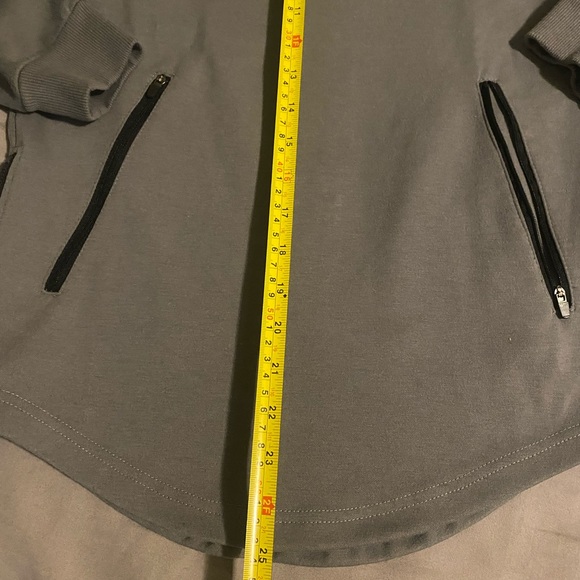 🔥HOT BUY! NEW XS gray hoodie. Side zippered pockets. Rounded bottom. - Picture 7 of 13